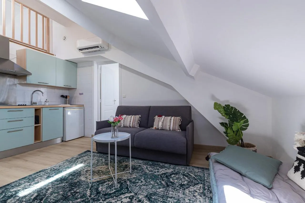 7 Deloye - Charmant 2 Pieces Renove - Dernier Etage - Clim Nice 0*,  France